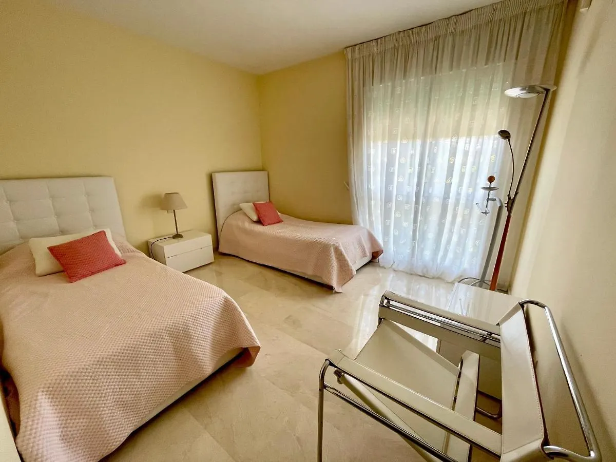 Excellent Beachfront Penthouse With Own Pool マルベーリャ 0*,