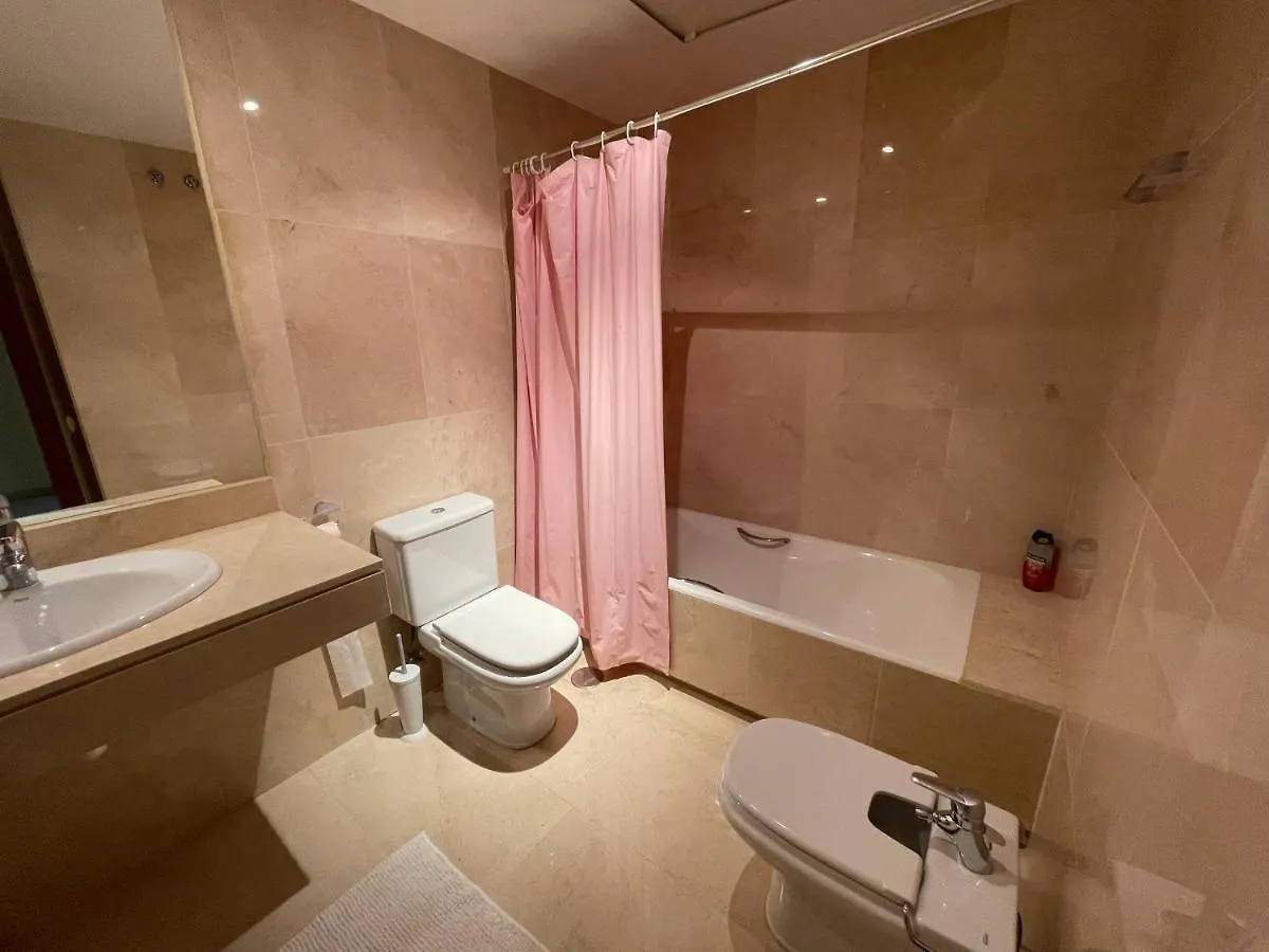 Excellent Beachfront Penthouse With Own Pool マルベーリャ 0*,  スペイン